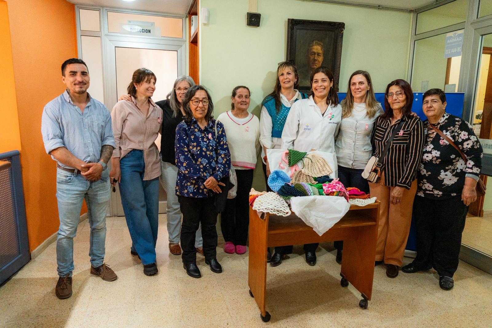 Amor y solidaridad desde los talleres de crochet para pacientes oncológicas