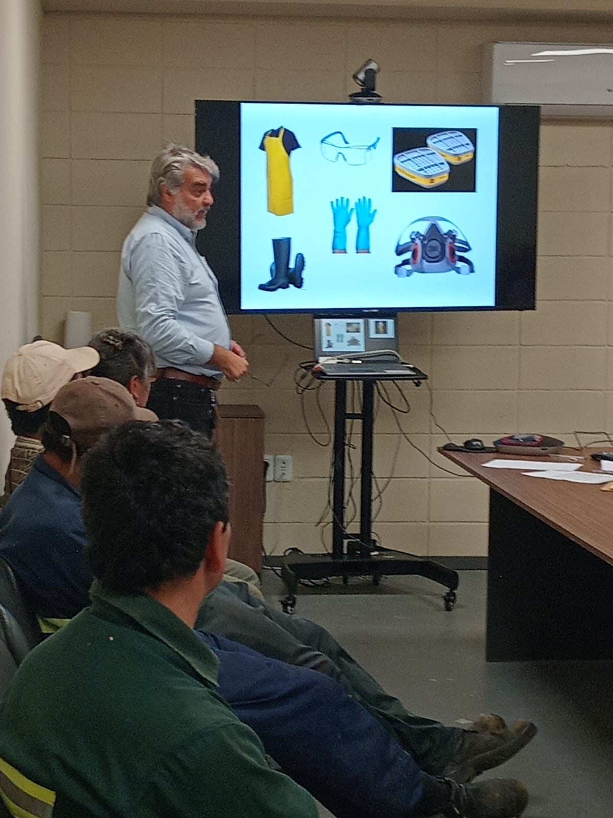 Se realizó taller de prevención en el manejo de productos químicos