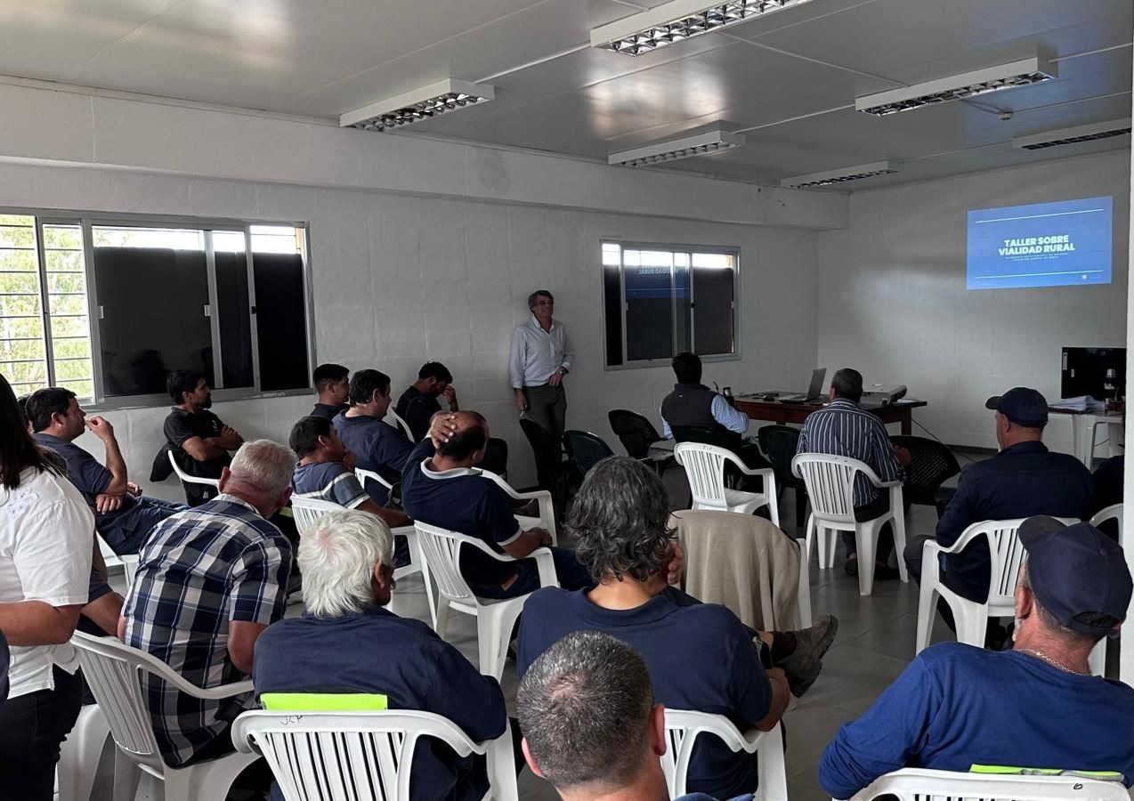 Pausa en tareas de Vialidad Rural permitió jornada de capacitación e intercambio en La Paloma