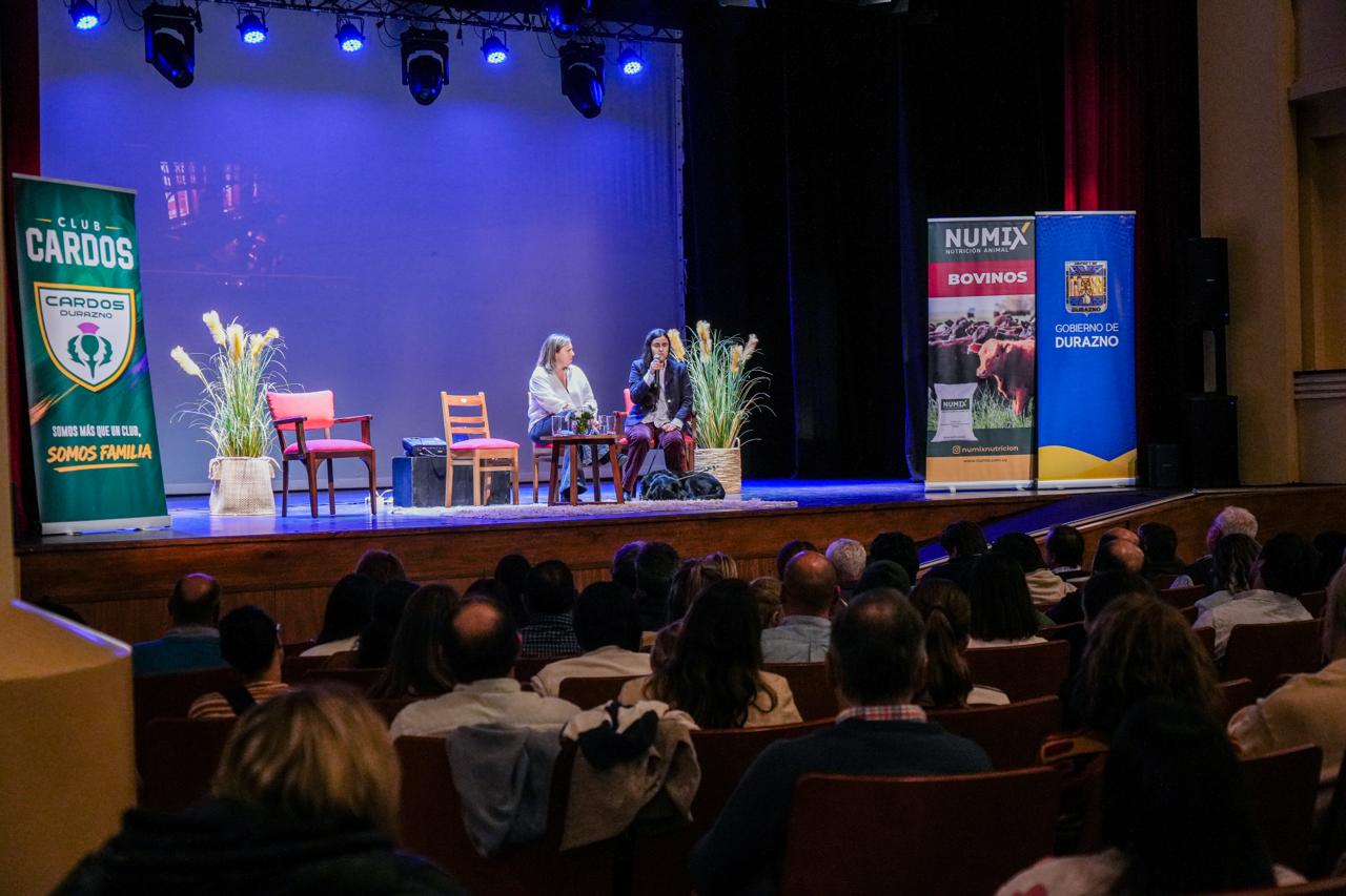 Excelente marco de público en jornada internacional de charlas motivacionales en Durazno