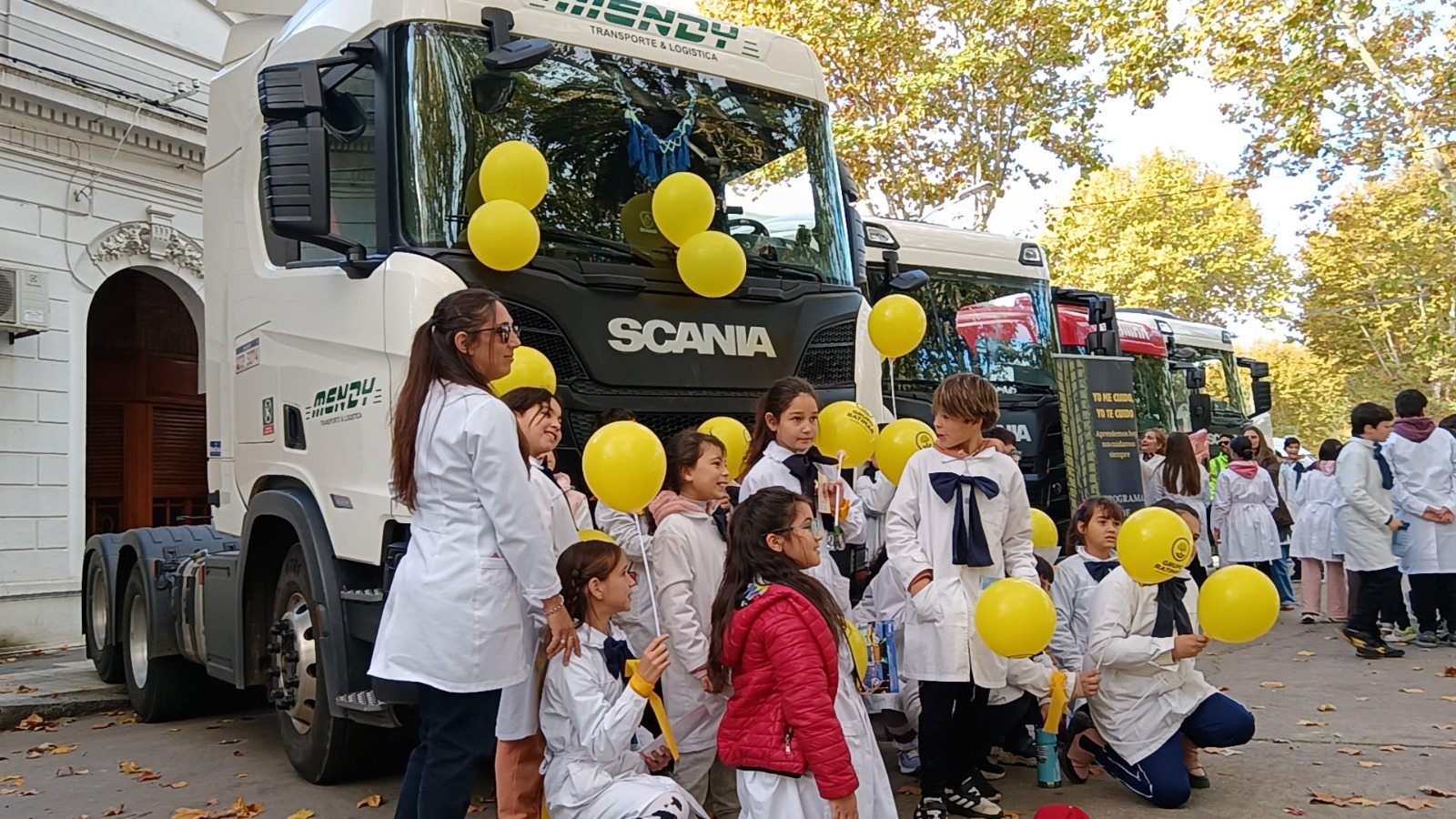 “Mayo Amarillo”: Numerosas instituciones y público en la jornada en Plaza Independencia