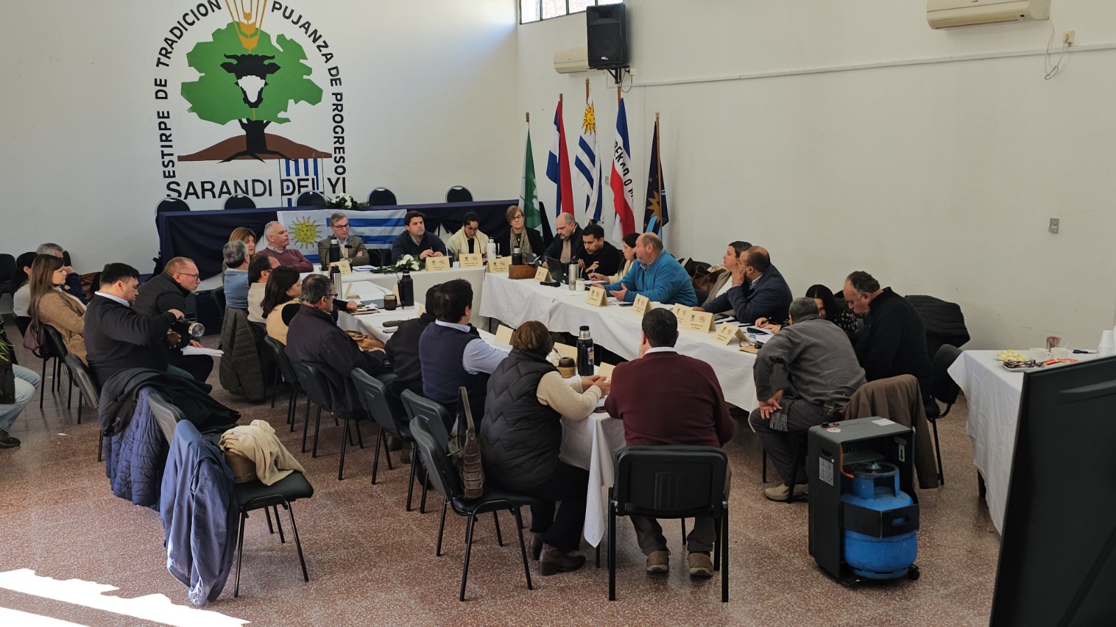 Ejecutivo departamental, alcaldes y secretarios de juntas locales coordinaron acciones en reunión mensual
