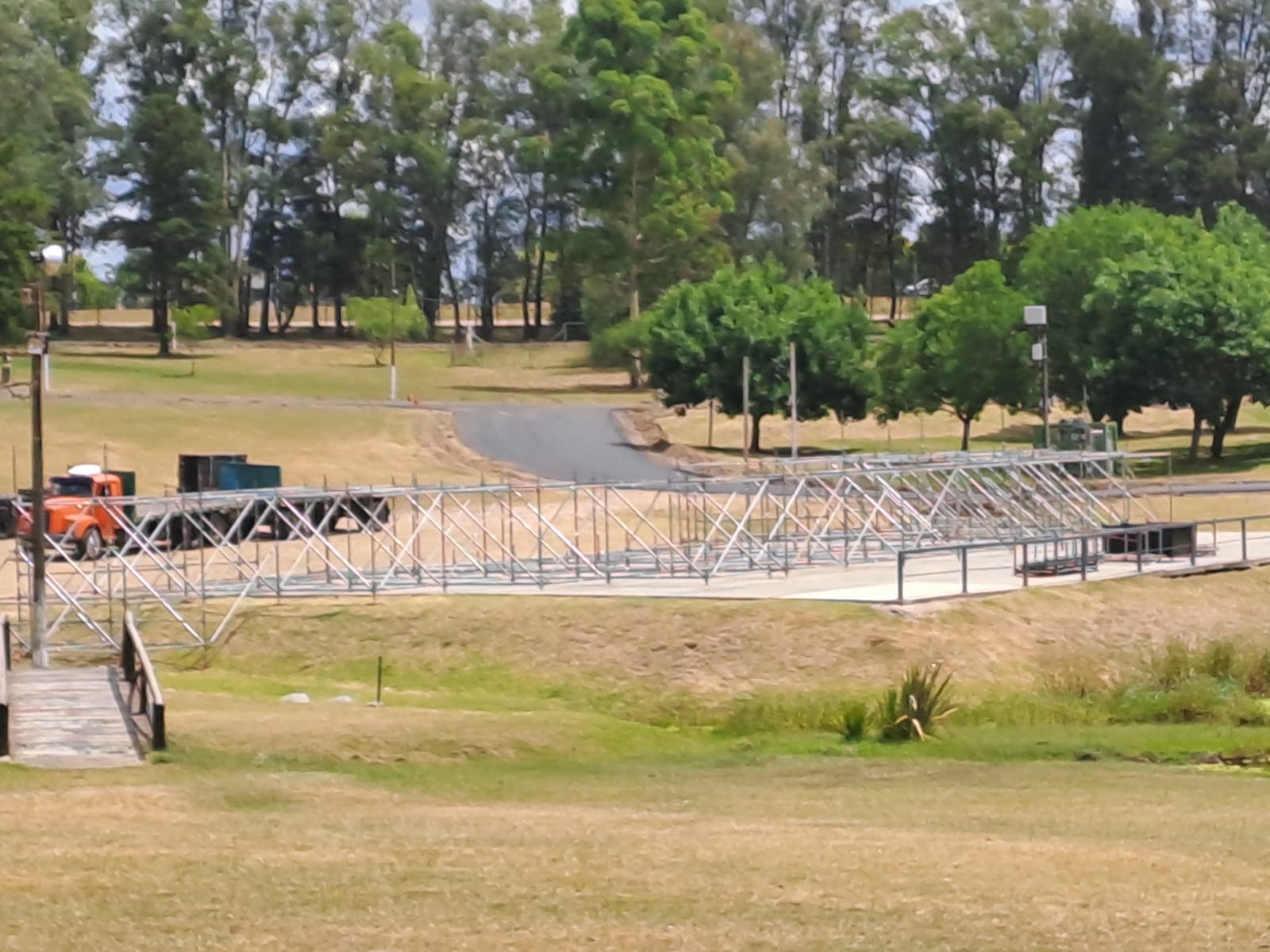 Ingreso vehicular restringido en el Parque de la Hispanidad por mejoras de pavimento