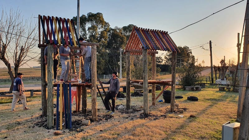 Juegos en madera construccion en Felicianofotos gentileza Durazno Integra 1