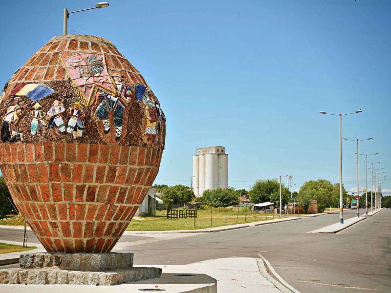 monumento a las primeras llamadas del interior