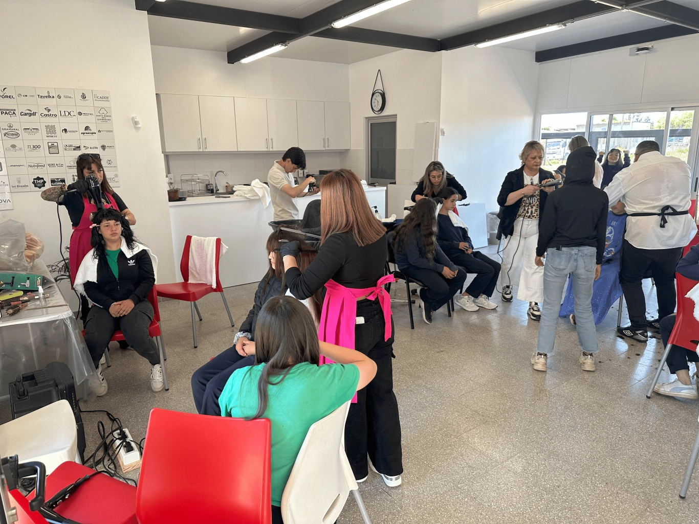 Jornada solidaria del curso de Peluquería del CIB La Amarilla