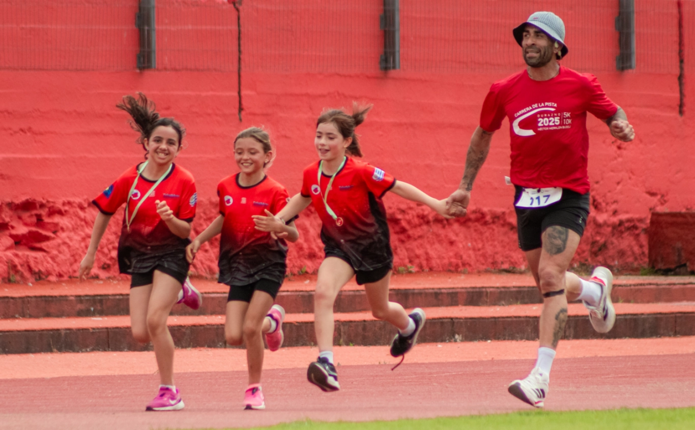 Primera edición de la “Carrera de la Pista” reunió a atletas, amigos y familias