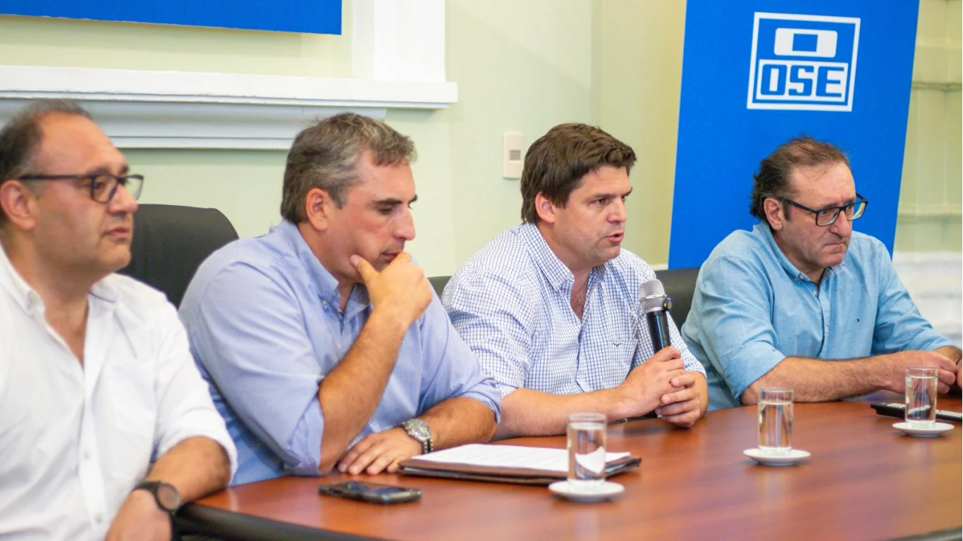 Algorta y directorio de OSE trazan hoja de ruta para saneamiento urbano