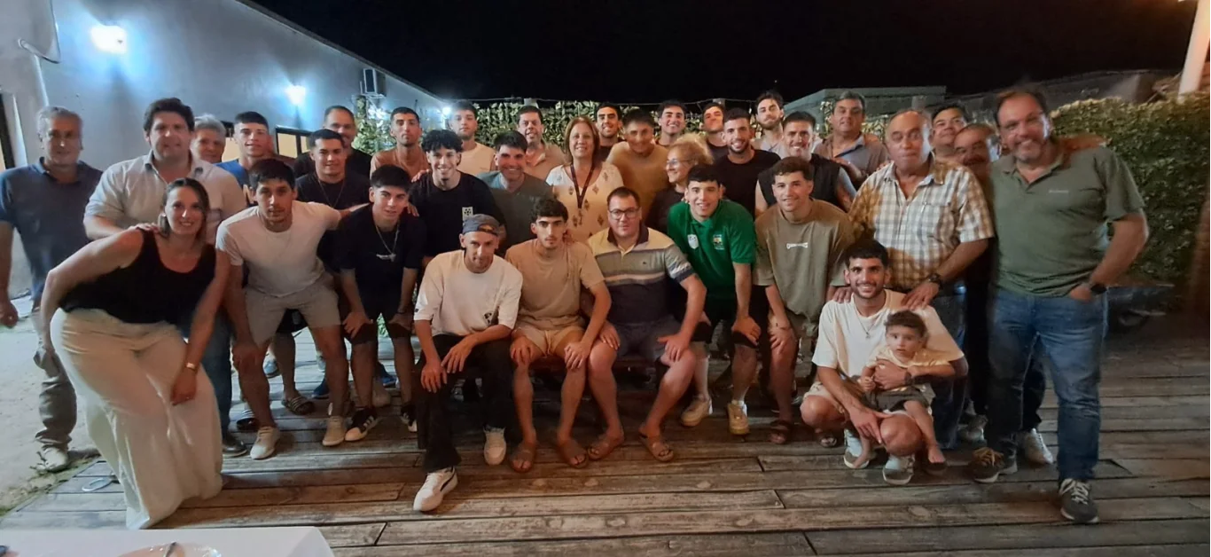 Algorta se reunió con planteles Sub-18 y Mayores de Sarandí del Yi