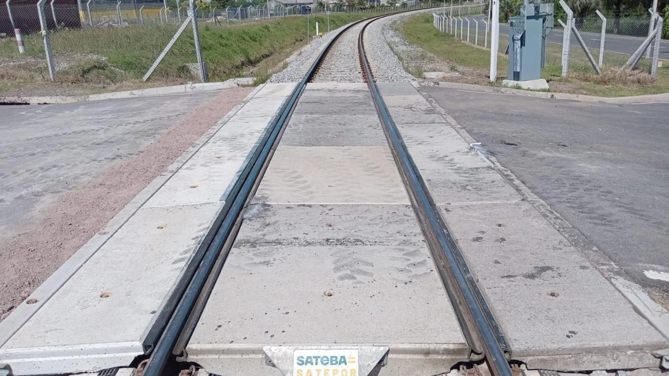 Corte de tránsito en calle Julio Giordano por obras de pavimento en paso a nivel ferroviario