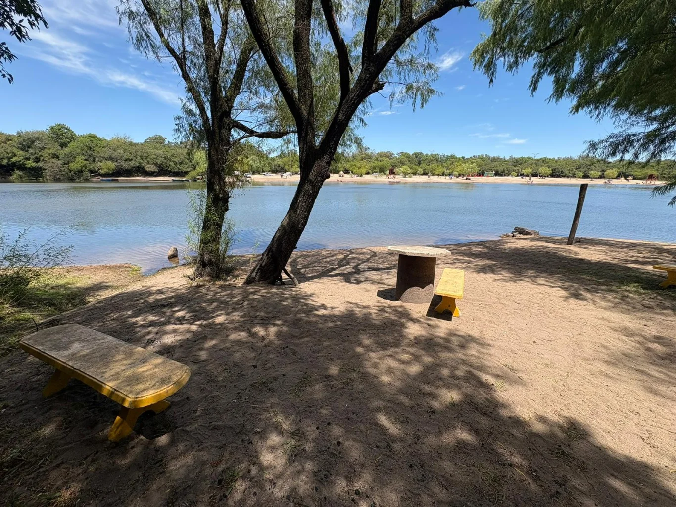 Trabajos de mantenimiento y nuevos espacios recreativos transforman la playita del Yi y el entorno del CIB Moroni