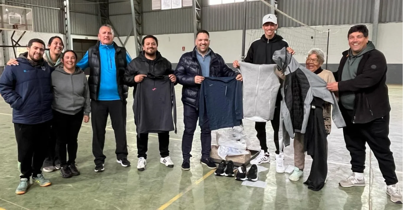 Gobierno de Durazno respalda a joven atleta con kit de entrenamiento