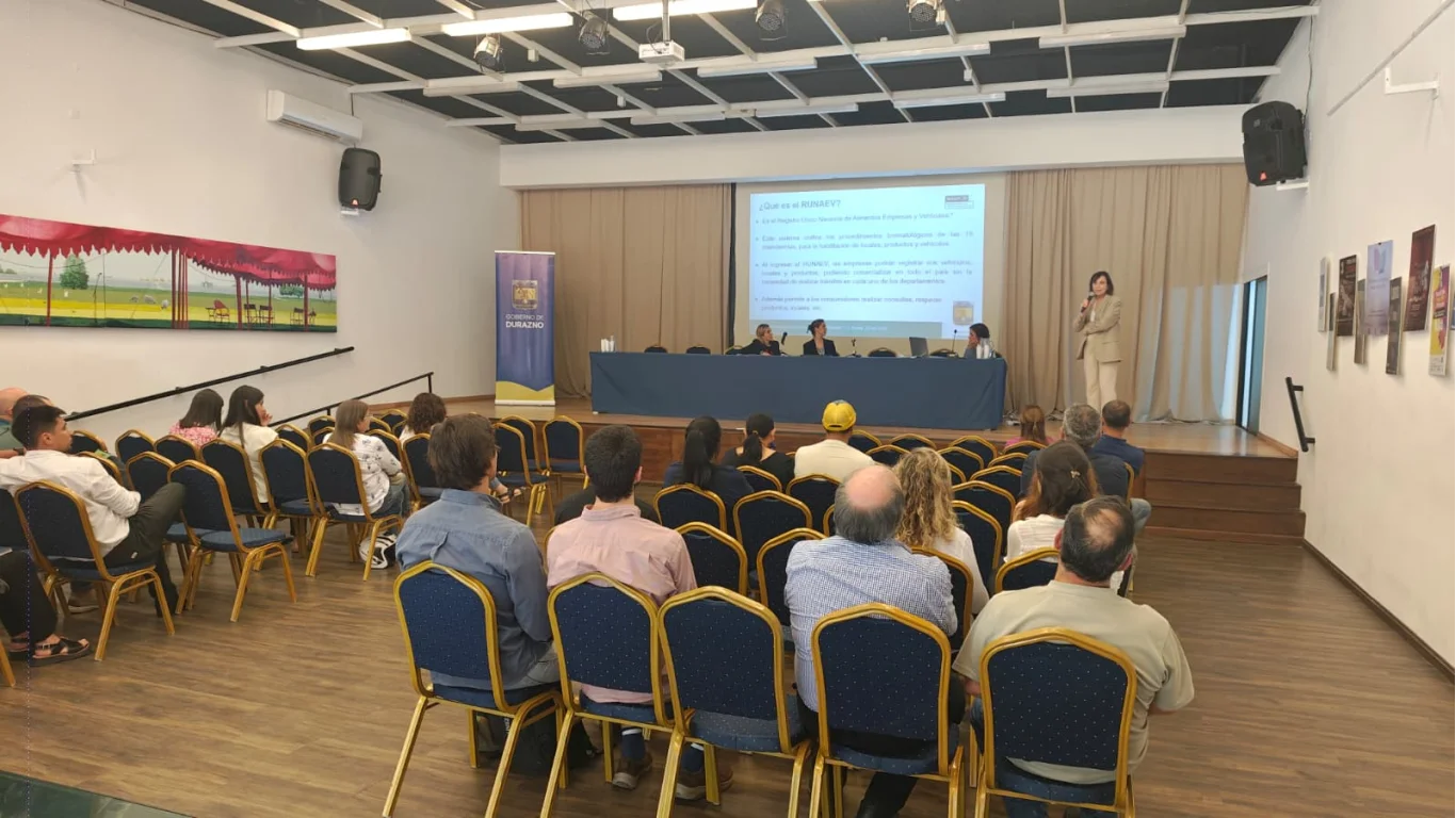 Pequeñas empresas alimentarias se informan sobre formalización y habilitación en taller en Sala Lavalleja