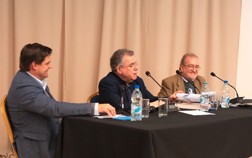 Lic. Óscar Padrón Favre ingresó a la Academia Nacional de Letras como reconocimiento a su trayectoria