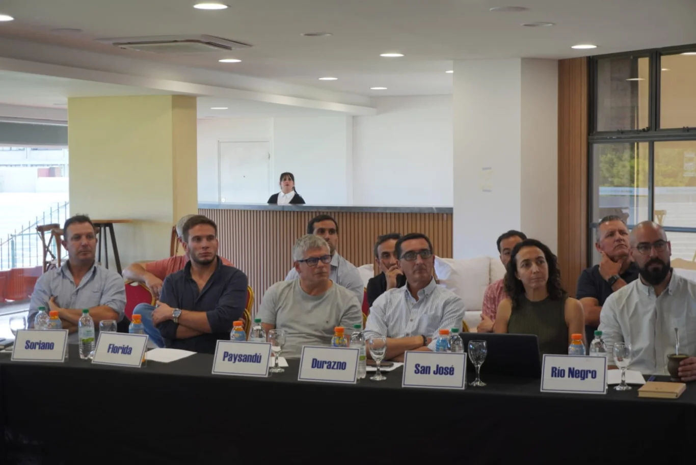 Durazno presente en reunión nacional de direcciones del Deportes