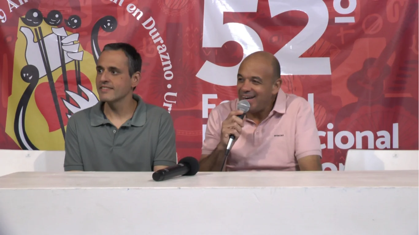 El duraznense Jorge González cautivó al público con su nuevo repertorio