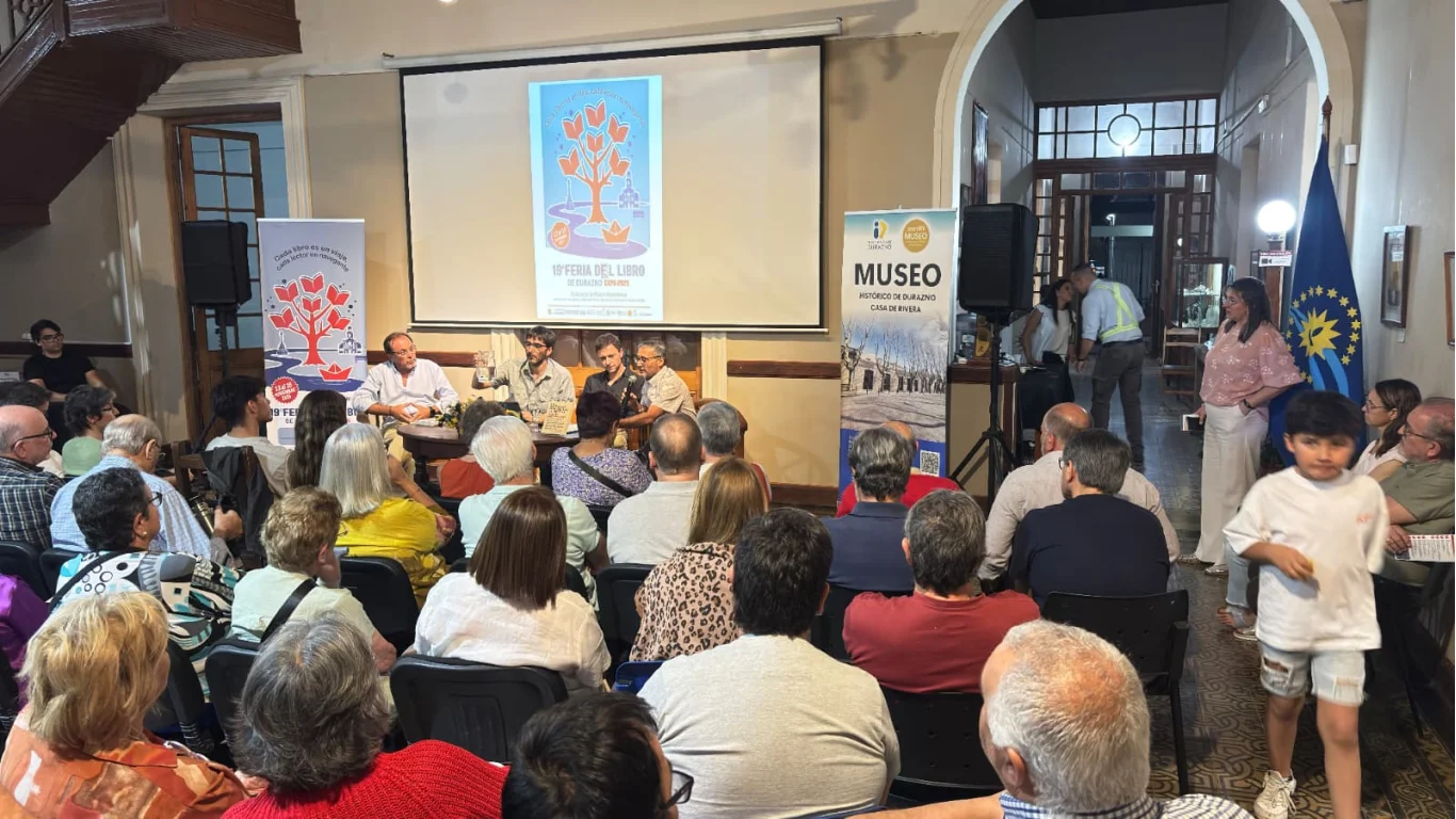 Multitudinaria apertura de la 19ª Feria del Libro en Durazno bajo el lema ‘Celebramos la Democracia