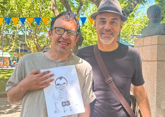 Caricaturistas de Ilustrazo cautivan al público en la Feria del Libro Durazno