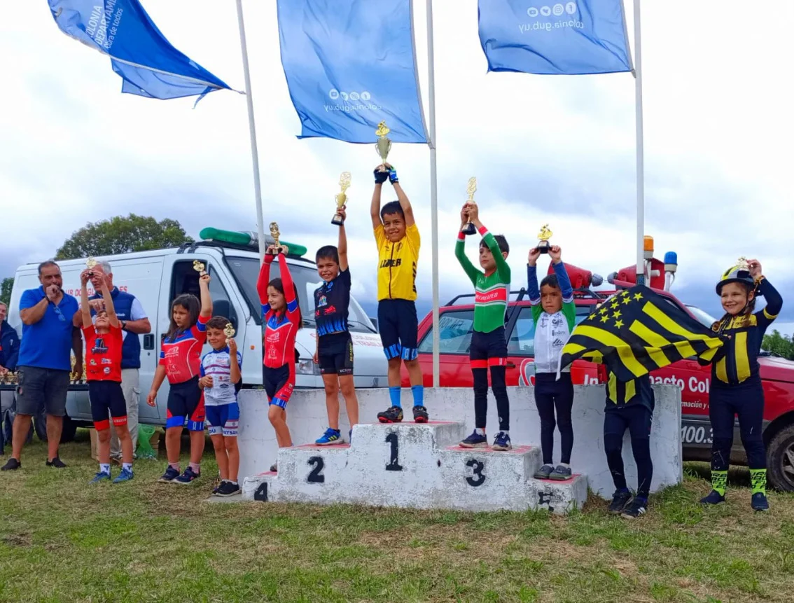 Ciclistas de Durazno destacaron en Colonia