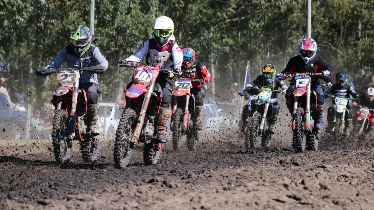 200 motos en pista y un hecho histórico: el Regional Centro llega a Durazno con fiscalización completamente femenina