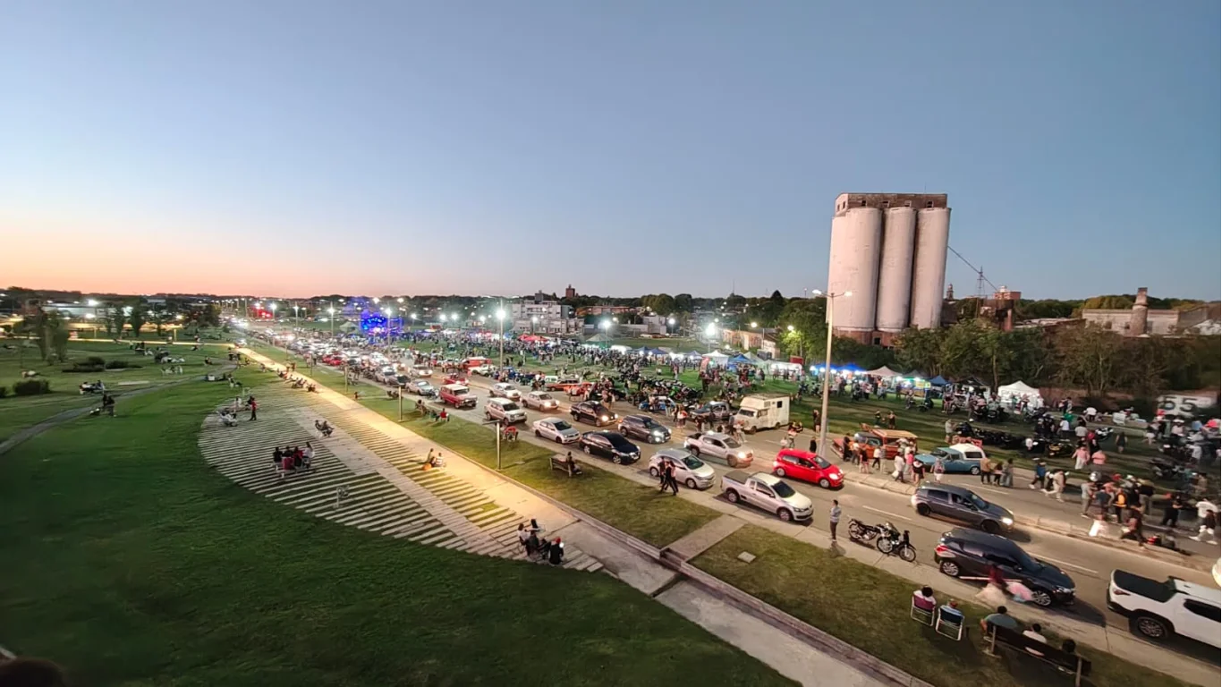 700 motos, 100 autos y rock en vivo: Expo Fierros 2026 desbordó el Parque Bicentenario