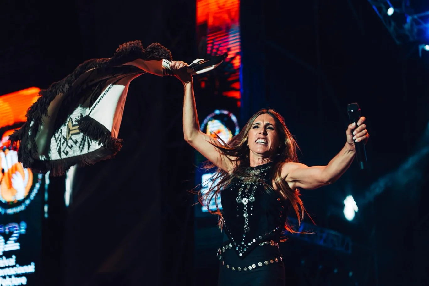 Fuerte vínculo generacional: Soledad realzó la tradición folklórica en Durazno frente a miles de asistentes